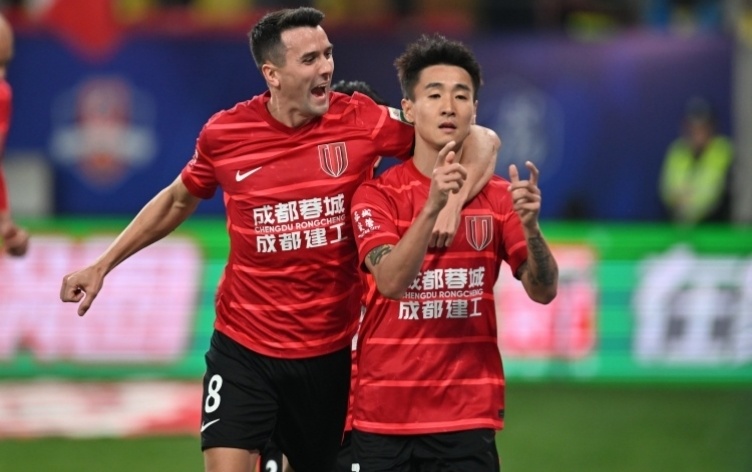 续约, 队闹出矛盾 续约, 队闹出矛盾