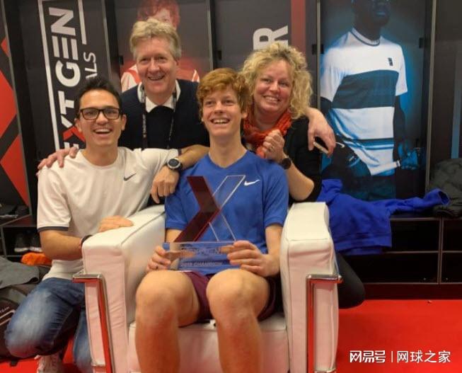 子网坛的双, 小镇餐厅后 子网坛的双, 小镇餐厅后